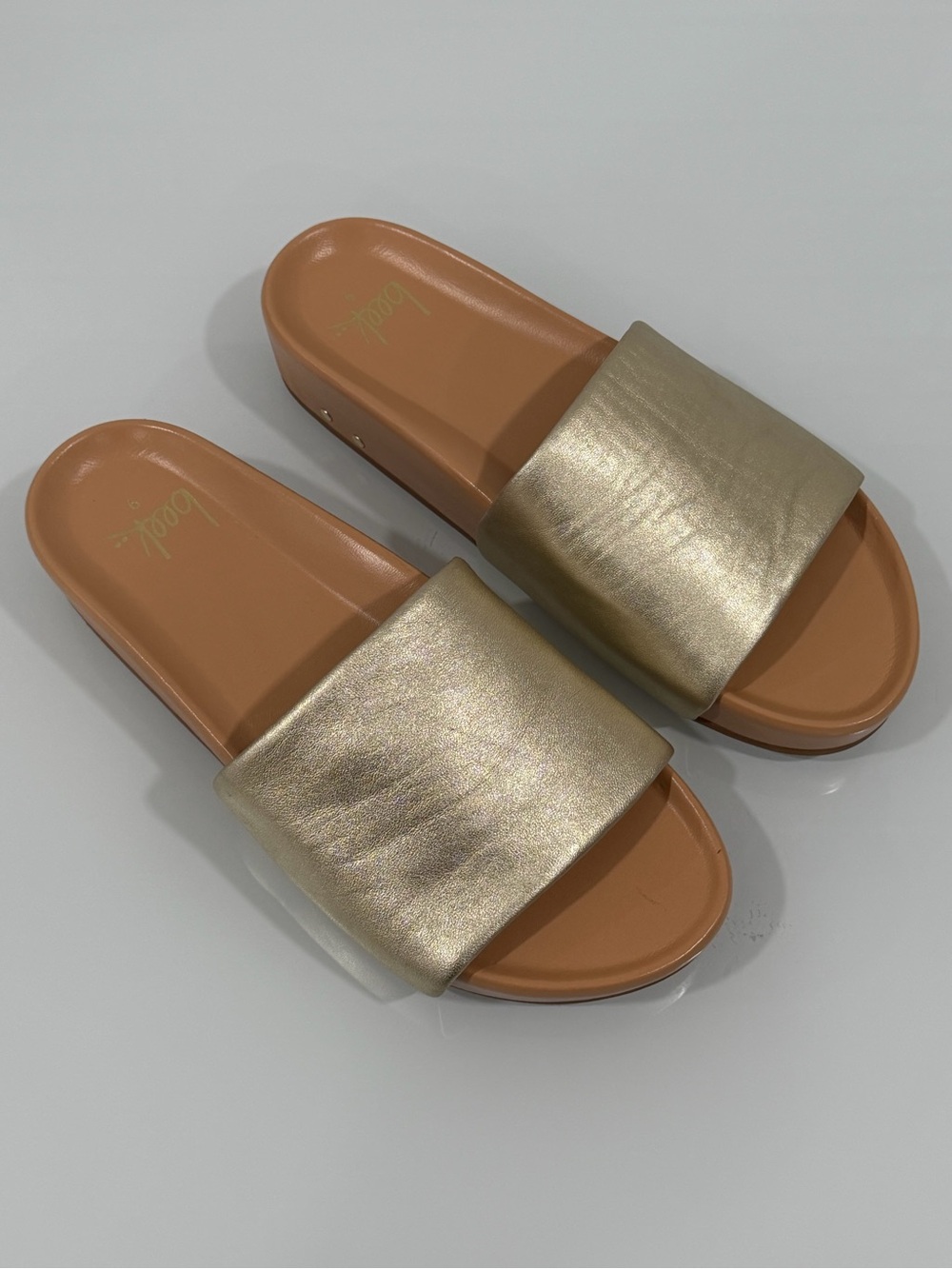 Beek Pelican Slide Sandal In Platinum Beach - Size - 9